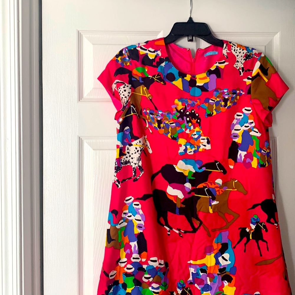 Beautiful dress, looks brand new, size M